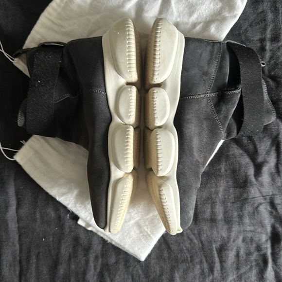 MONCLER winter shoes man’s - Picture 2 of 4